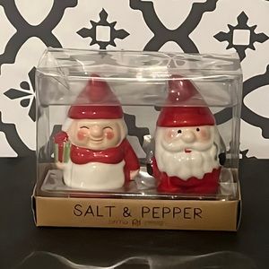 Santa and Mrs Claus Salt and Pepper Shaker Set